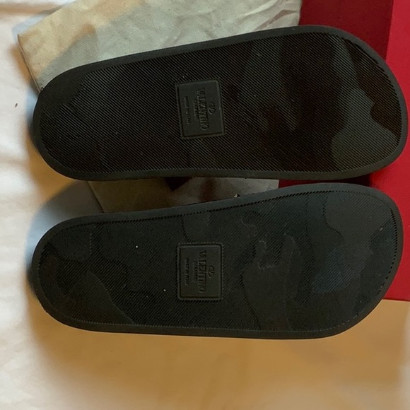 Valentino Garavani Womans rubber slides Size 8 - Picture 3 of 6